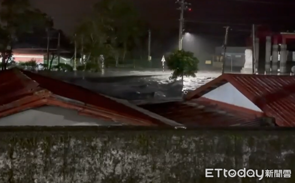 ▲▼馬太鞍溪便橋遭山洪淹沒 萬榮鄉明利村爆泥流。（圖／翻攝自LINE群組）