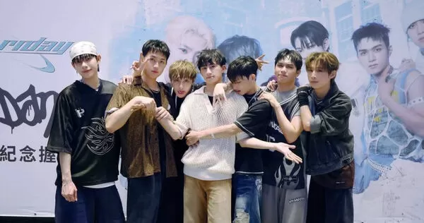 獨家／偶像互動要花錢計秒！原子少年賣「千元10秒券」　簽名會再推快速通關