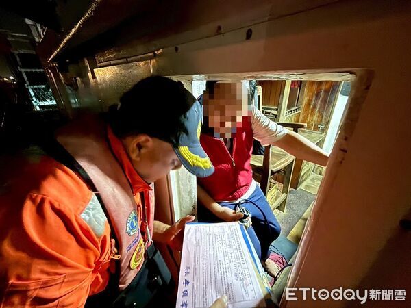 ▲▼台南將軍籍漁船颱風天仍執意出港，依法開立舉發單。（圖／記者林東良翻攝）