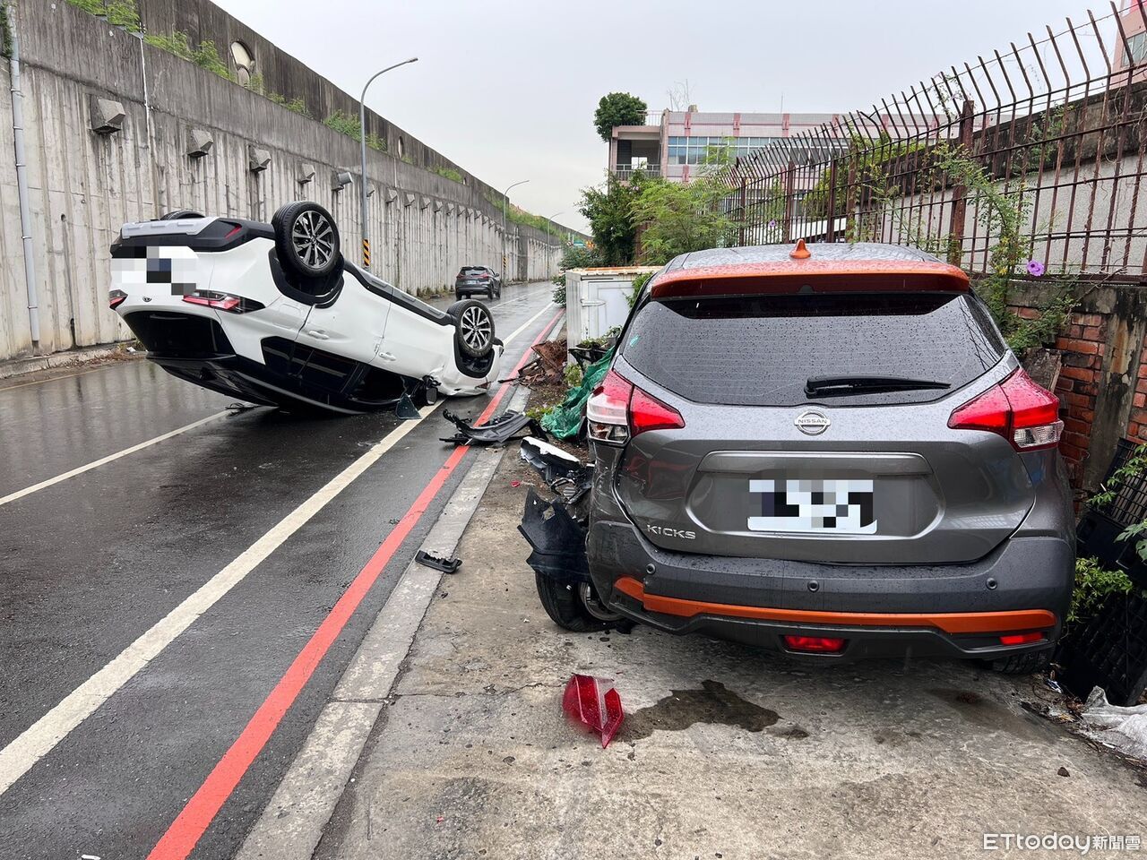 台南轎車肇事翻覆!車內搜出喪屍煙彈 駕駛一度開溜