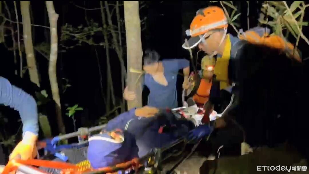 男獨攀屋我尾山摔斷腿受困8小時 動員12人救下山送醫