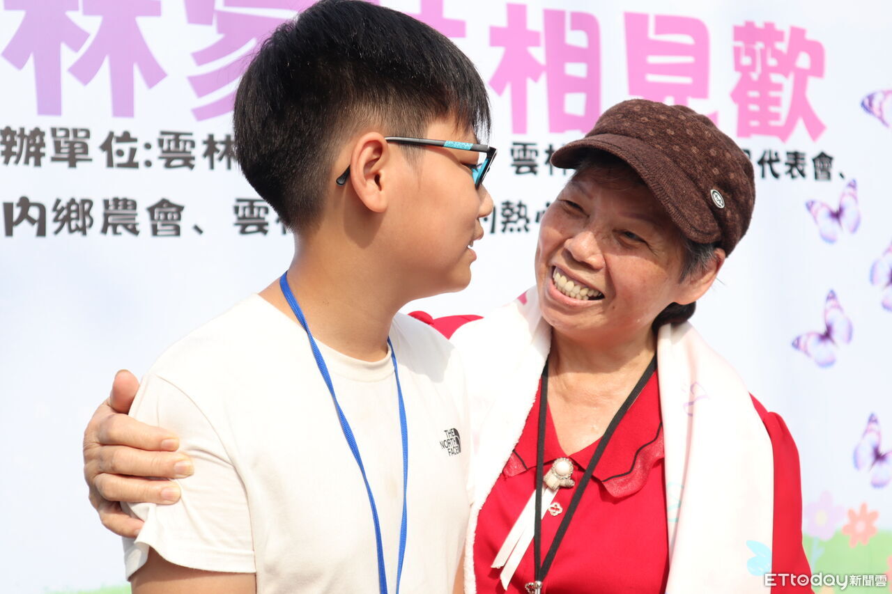 紫蝶飛舞雲林家扶相見歡 300人共譜「芋」你相遇幸福篇章