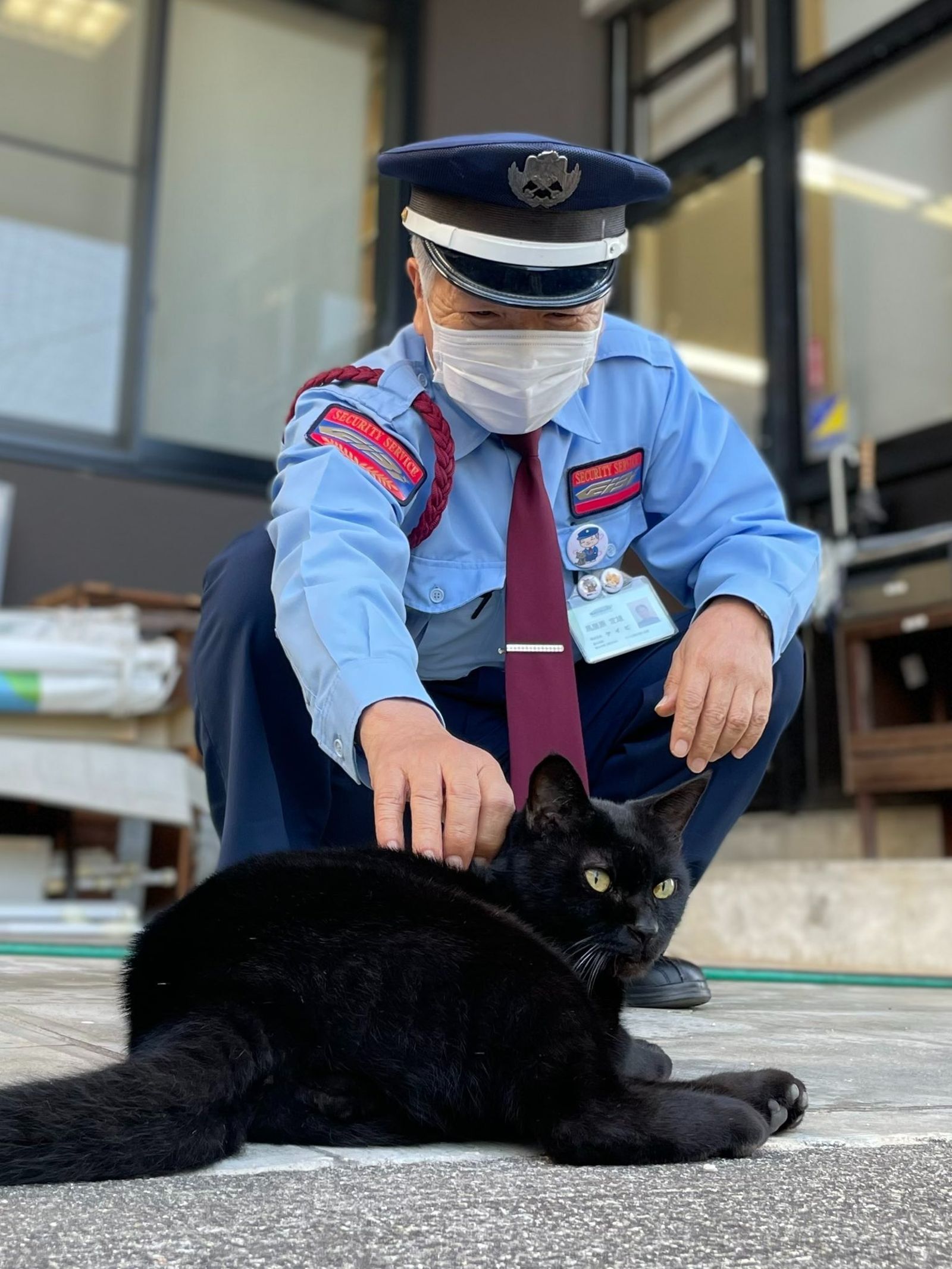 只要馬屋原先生在值班，小健幾乎天天出現。（翻攝自尾道市立美術館Ｘ）