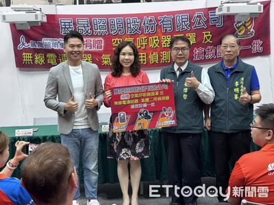 展晟照明捐104萬救災器材！　黃偉哲：為消防增添最強後盾