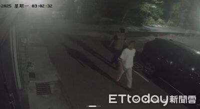 大門沒鎖損失慘重！台中民宅遭竊25萬財物　2賊畫面曝