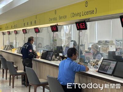 長輩群組瘋傳「明年起駕照效期只到70歲」 公路局:錯誤訊息