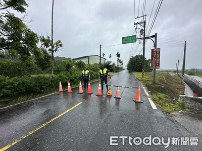 瑞港公路預警性封路!設管制站交通錐示警 警籲改道勿擅闖