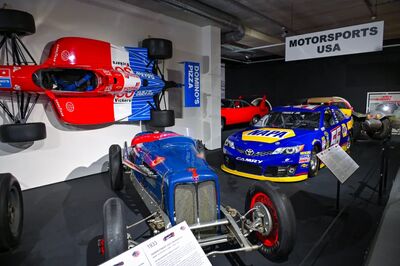 古董車迷天堂！從F1收藏逛到教父同款林肯