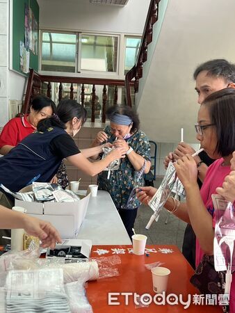 ▲感染幽門螺旋桿菌是胃癌發生的關鍵，圖為南投衛生單位提供檢測服務。（圖／南投縣衛生局提供，下同）