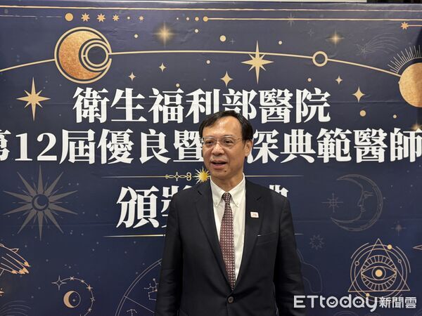 ▲▼衛福部長石崇良出席「衛生福利部醫院第12屆優良暨資深典範醫師頒獎典禮」。（圖／記者洪巧藍攝）