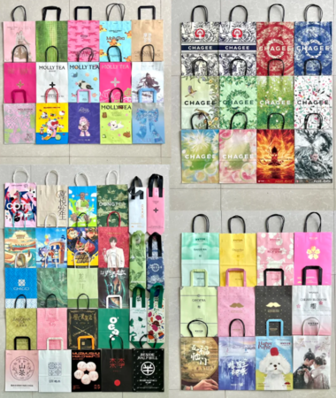 ▲飲料提袋與紙杯套皆為購買飲料時附贈的。（圖／翻攝自小紅書）