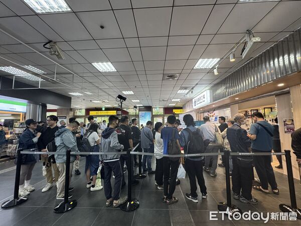 ▲▼台鐵開賣全新EMU3000型(藍) N規精密模型。（圖／記者李姿慧攝）