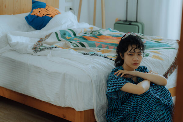 ▲《就算一個人也可以好好的吃飯2》胡宇威、李玲葦、姚以緹陷入三角戀。（圖／公視+提供）