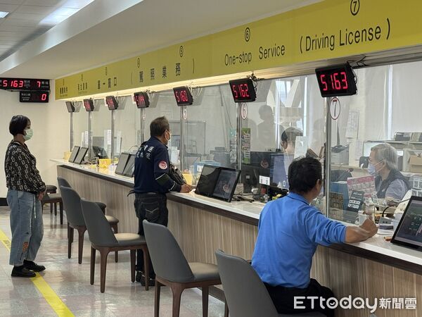 ▲▼監理站,監理所,駕照,罰單繳費。（圖／記者李姿慧攝）