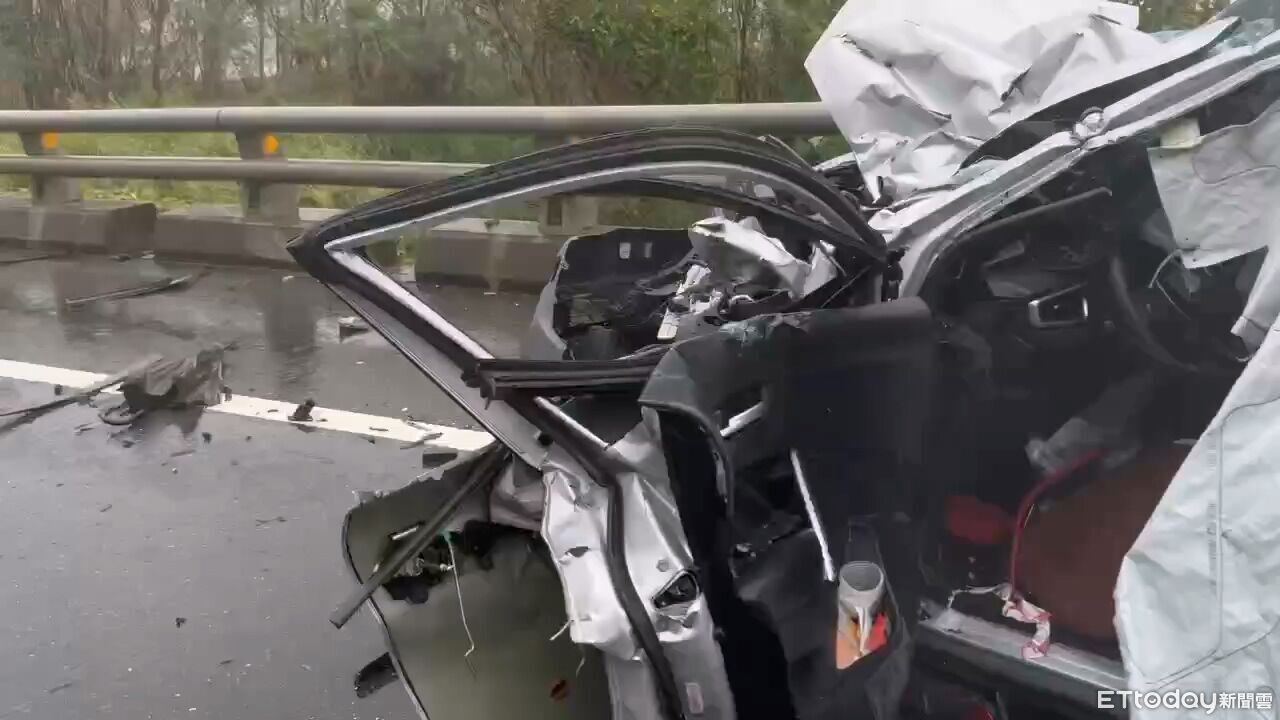 天雨路滑!台東台9線小客車與貨車碰撞 僅剩單線通行