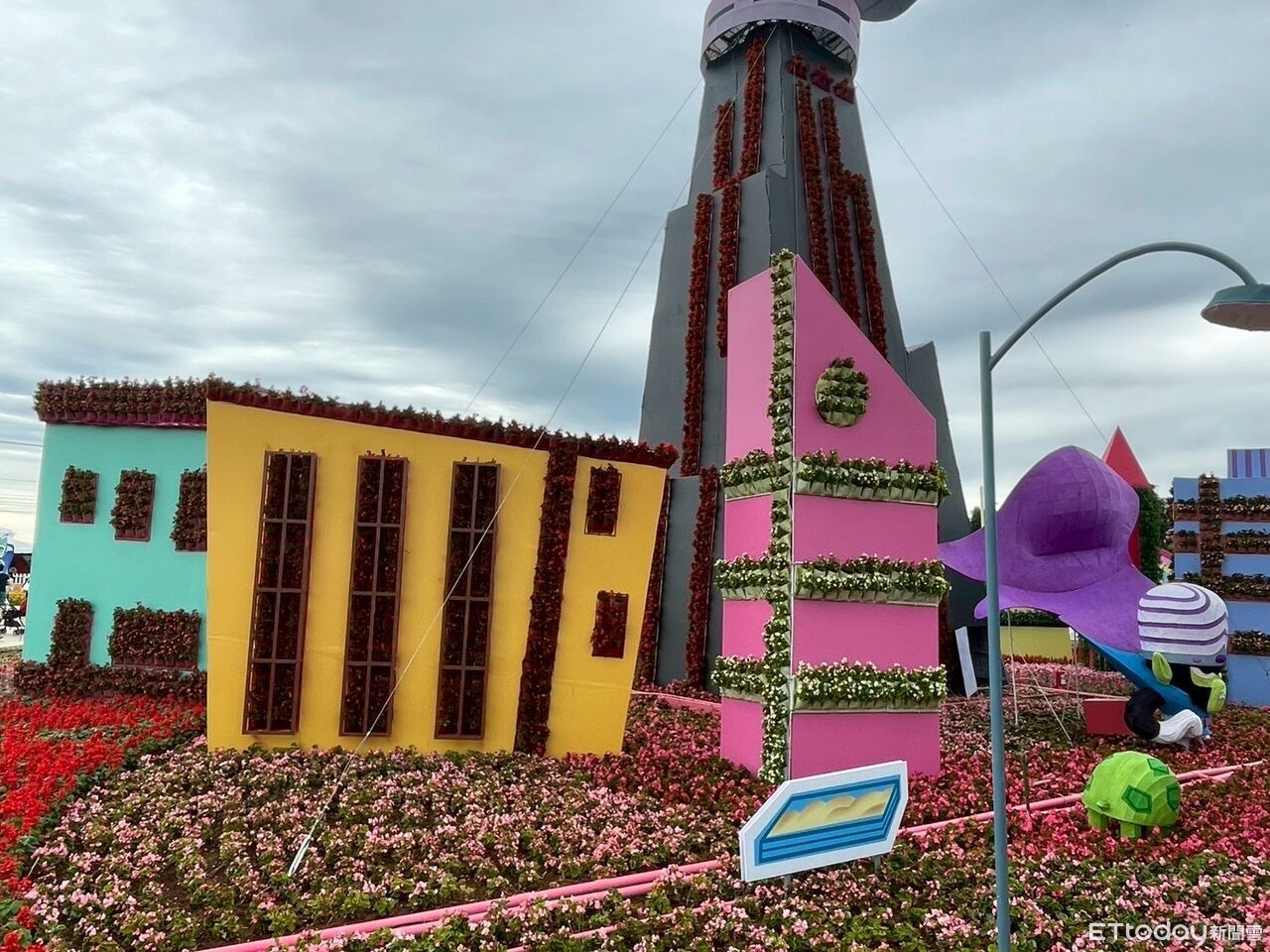 「新社花海」因鳳凰颱風急封園 遊客撲空氣炸:連廁所都鎖