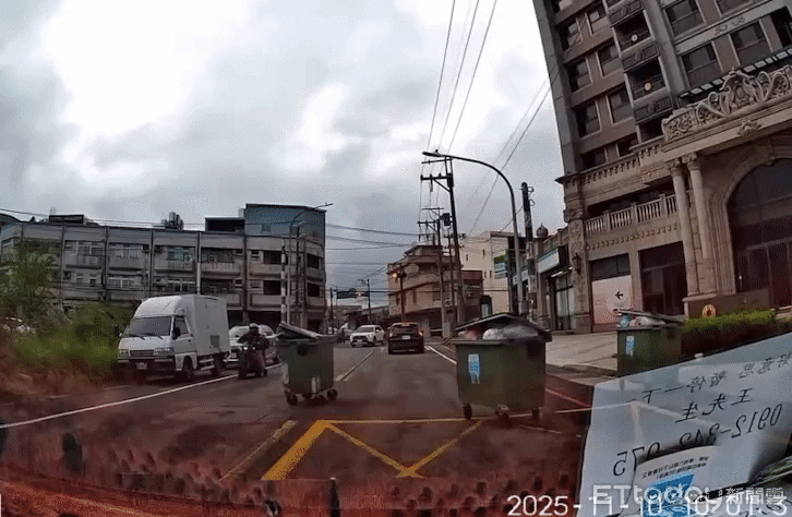 桃園颳強風「垃圾桶被吹走」　他急煞車：像飛彈亂竄！畫面曝