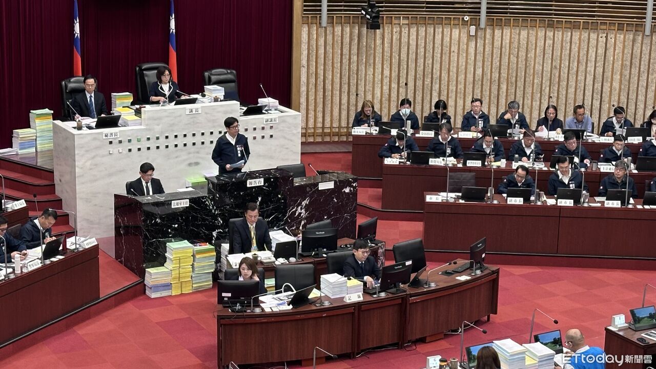 總預算終於付委!陳其邁喊「高雄建設不能停」:盼議會加速審查
