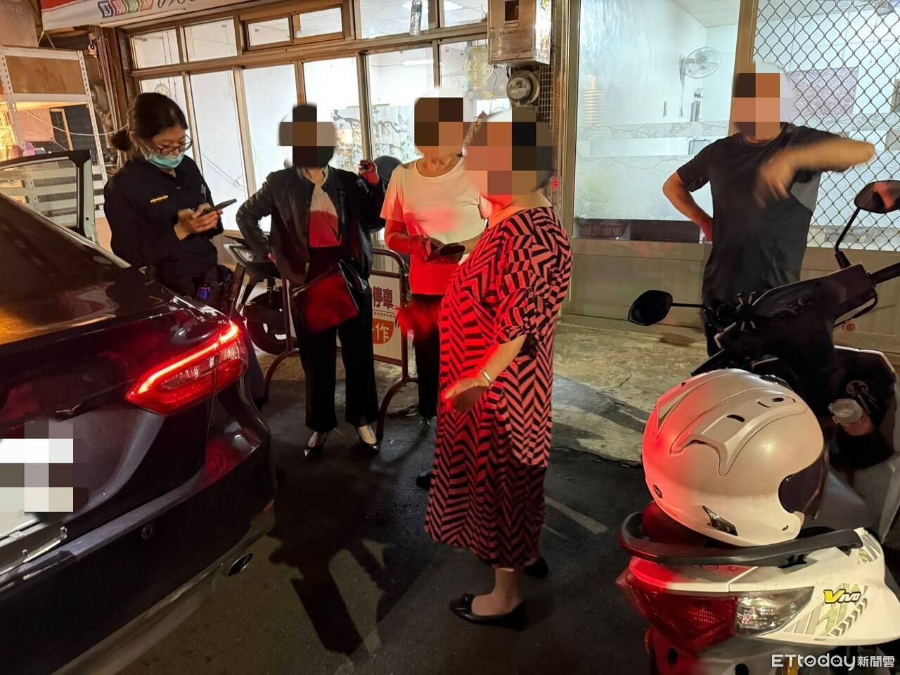 大陸女首次來台探親迷途 警聽嘸鄉音載她繞40分鐘助團圓