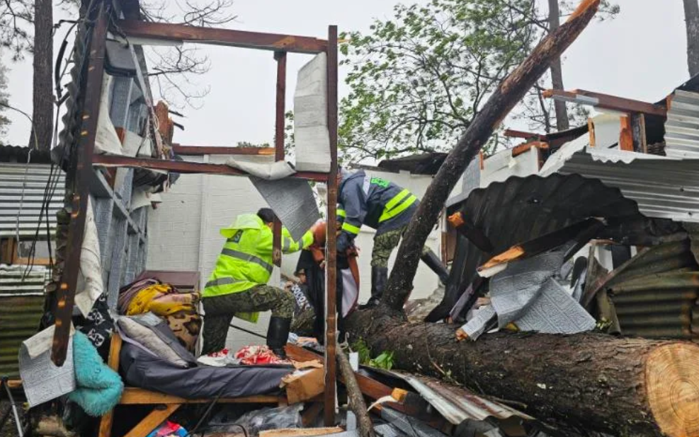 ▲▼鳳凰襲擊菲律賓。（圖／菲律賓國家警察碧瑤分局、菲律賓紅十字會）