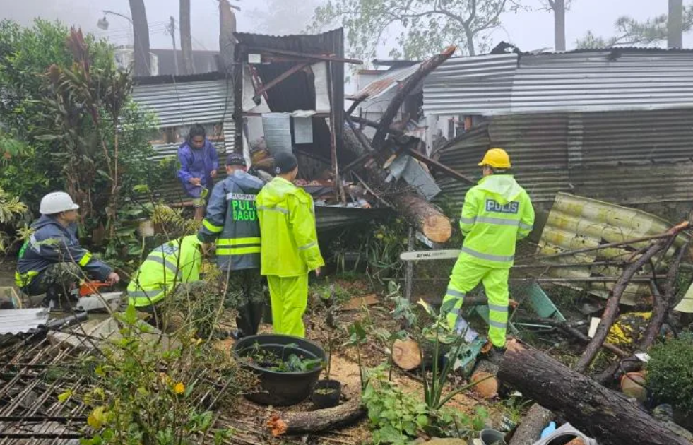 ▲▼鳳凰襲擊菲律賓。（圖／菲律賓國家警察碧瑤分局、菲律賓紅十字會）