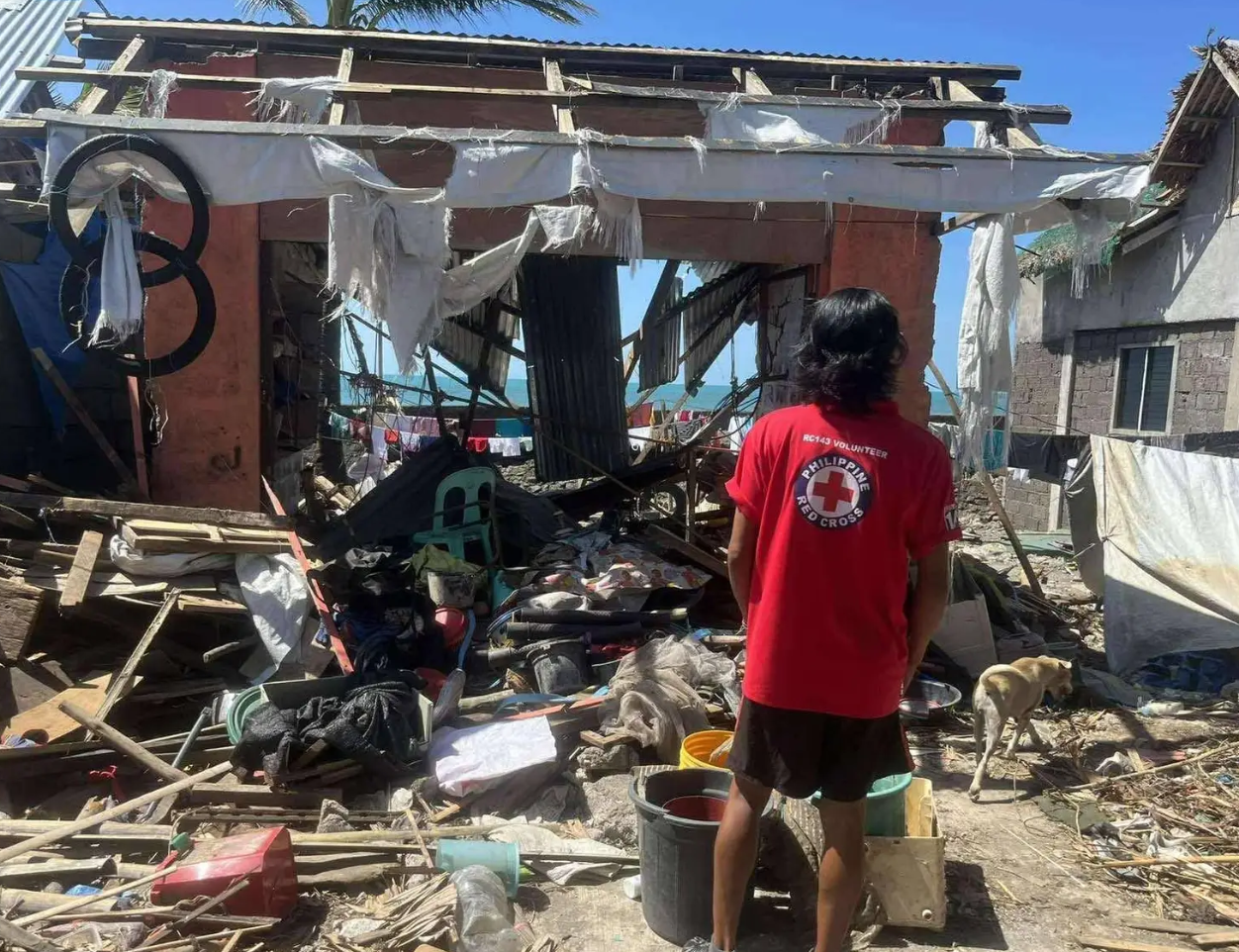 ▲▼鳳凰襲擊菲律賓。（圖／菲律賓國家警察碧瑤分局、菲律賓紅十字會）