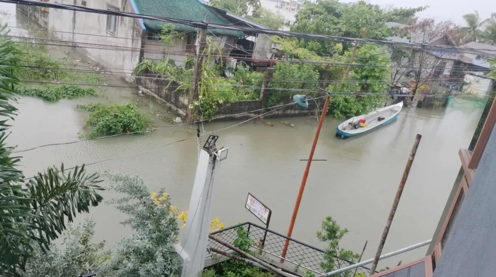 ▲▼鳳凰襲擊菲律賓。（圖／菲律賓國家警察碧瑤分局、菲律賓紅十字會）