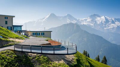 瑞士新景點！空中步道飽覽群峰　搭電梯登頂俯瞰冰川、阿爾卑斯山