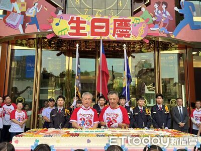 廣三SOGO慶30週年!邀千人共享巨型蛋糕 民眾排隊換限量禮券