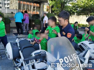 美學館教保中心參訪台東縣警察局　萌娃直呼「讚」
