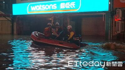 蘇澳暴雨淹1層樓高　消防軍方合力救出89人、撤離139人