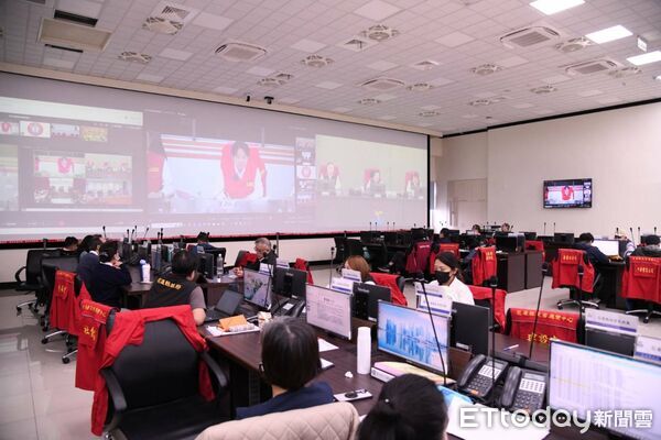 ▲▼花蓮縣政府今日上午召開鳳凰颱風第二次整備會議由縣長徐榛蔚親自主持。（圖／花蓮縣政府提供，下同）