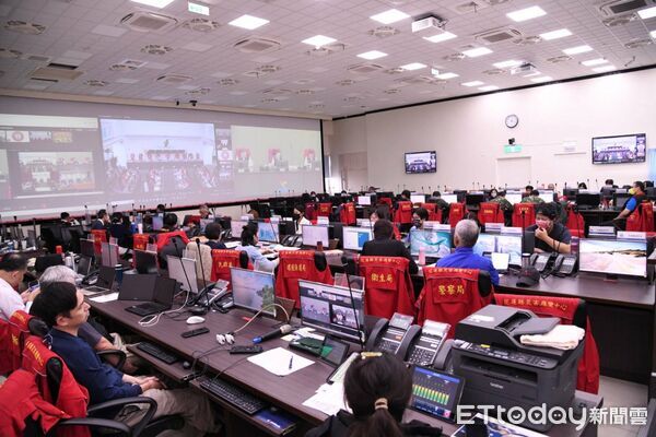 ▲▼花蓮縣政府今日上午召開鳳凰颱風第二次整備會議由縣長徐榛蔚親自主持。（圖／花蓮縣政府提供，下同）