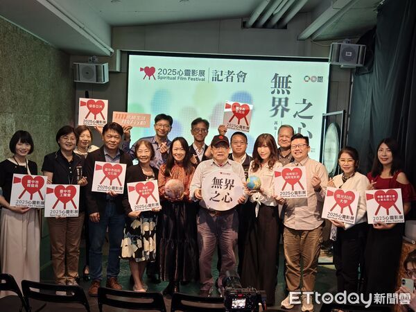 ▲來賓共同為土地祝願，象徵人心與萬物的連結共振。（圖／記者游瓊華翻攝）