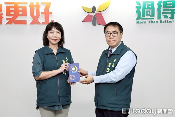 ▲《靈動的目光》勇奪德國柏林設計獎金獎，台南市長黃偉哲於市政會議肯定團隊。（記者林東良翻攝）