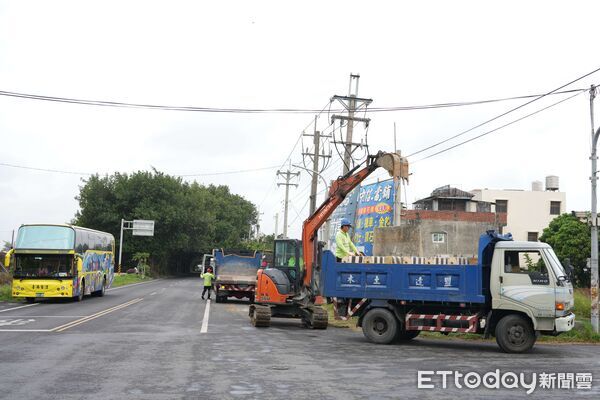 ▲崙背鄉豐榮村154線（綠色隧道）進行防災封路。（圖／記者游瓊華翻攝）