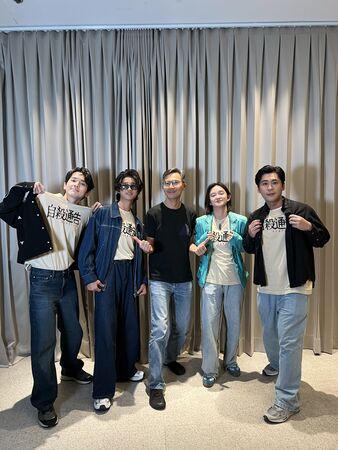 ▲《自殺通告》導演周冠威帶著演員林予晞、劉敬、張豐豪、白潤音、戴雅芝、黃迪揚一起會影迷。（圖／本萃電影提供）