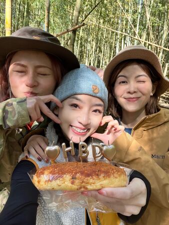 ▲林柏妤客串《好運來》，與閨蜜賴芊合相見歡。（圖／民視提供）