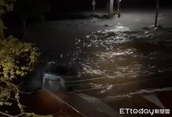 ▲▼花蓮馬太鞍溪暴漲衝入明利村，多戶受損、台9線中斷。（圖／民眾提供）