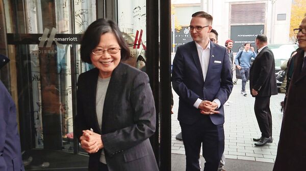 蔡英文（左）卸任後持續致力為台灣外交關係打拚。（鏡新聞提供）