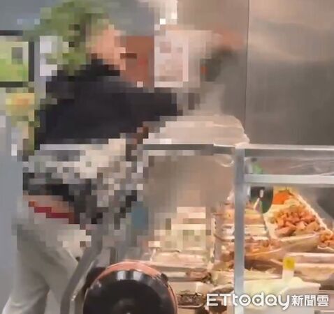 ▲▼無業男子肚子餓討不到飯吃，當場怒翻整桌菜盤，還毆傷4人。（圖／民眾提供，下同）