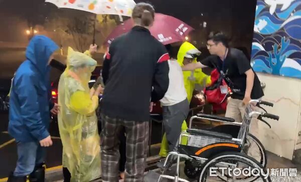 ▲▼鳳凰颱風重創蘇澳，災情慘重。(圖／民眾提供)