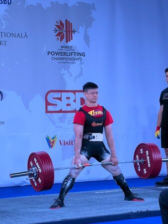 ▲謝宗庭在男子66公斤硬舉項目成功舉起290公斤，擊退各國好手奪得金牌、黃彥慈在女子57公斤級硬舉成功舉起192.5公斤，最後在總和項目以557.5公斤奪得金牌。（圖／運動部提供）