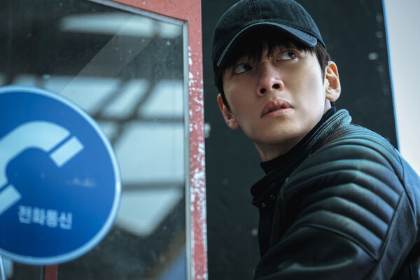 ▲▼ 《操控遊戲》都敬秀瘋到可怕！聯手惡人李光洙　污衊池昌旭殺人姦屍。（圖／Disney+提供）