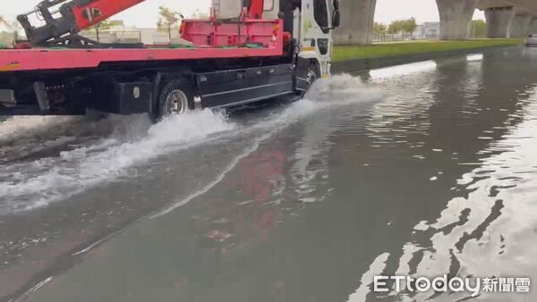 ▲▼ 宜蘭冬山五結淹水  。（圖／記者游芳男翻攝）