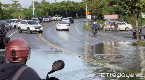 ▲▼ 宜蘭冬山五結淹水  。（圖／記者游芳男翻攝）