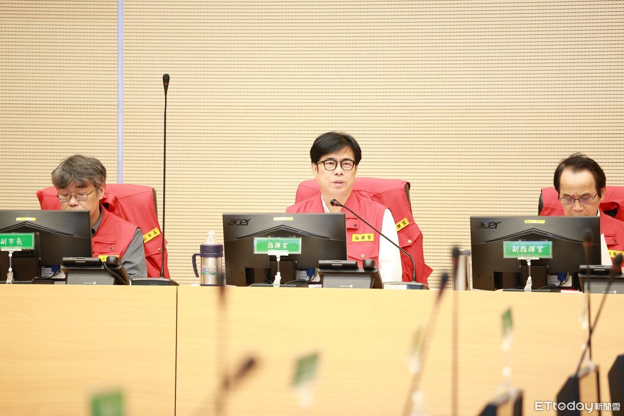 快訊/鳳凰颱風估明天「高屏登陸」 高雄市宣佈12日停班停課