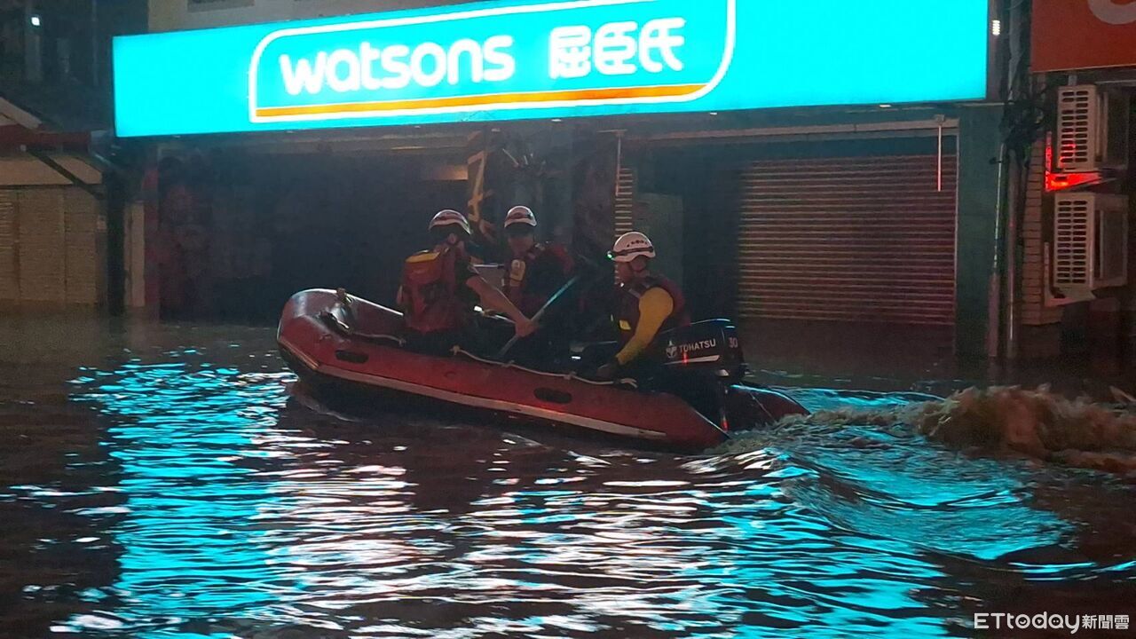 蘇澳暴雨淹1層樓高 消防軍方合力救出89人、撤離139人