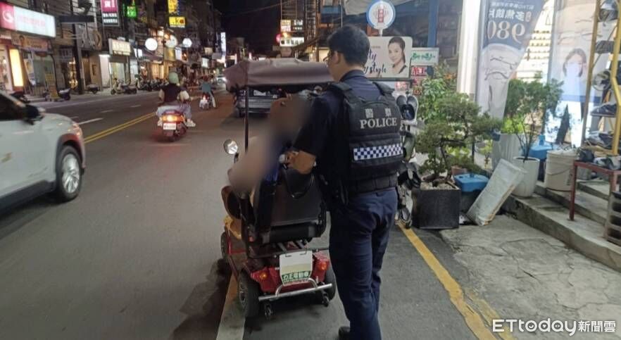 86歲阿公迷路+電動車沒電 東港警靠愛心GPS找到家