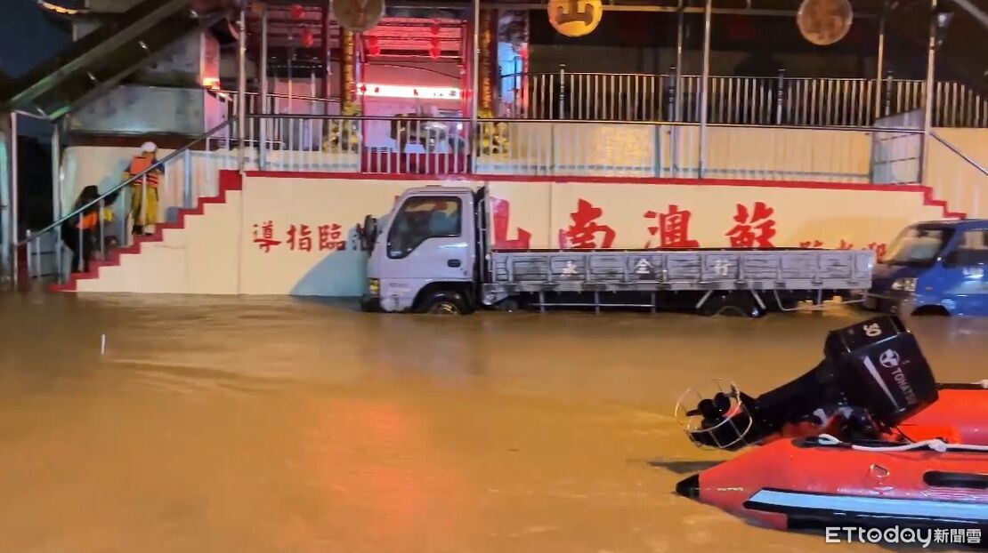 蘇澳成孤島!泥流灌進民宅超慘畫面曝 民眾嚇到整晚不敢睡